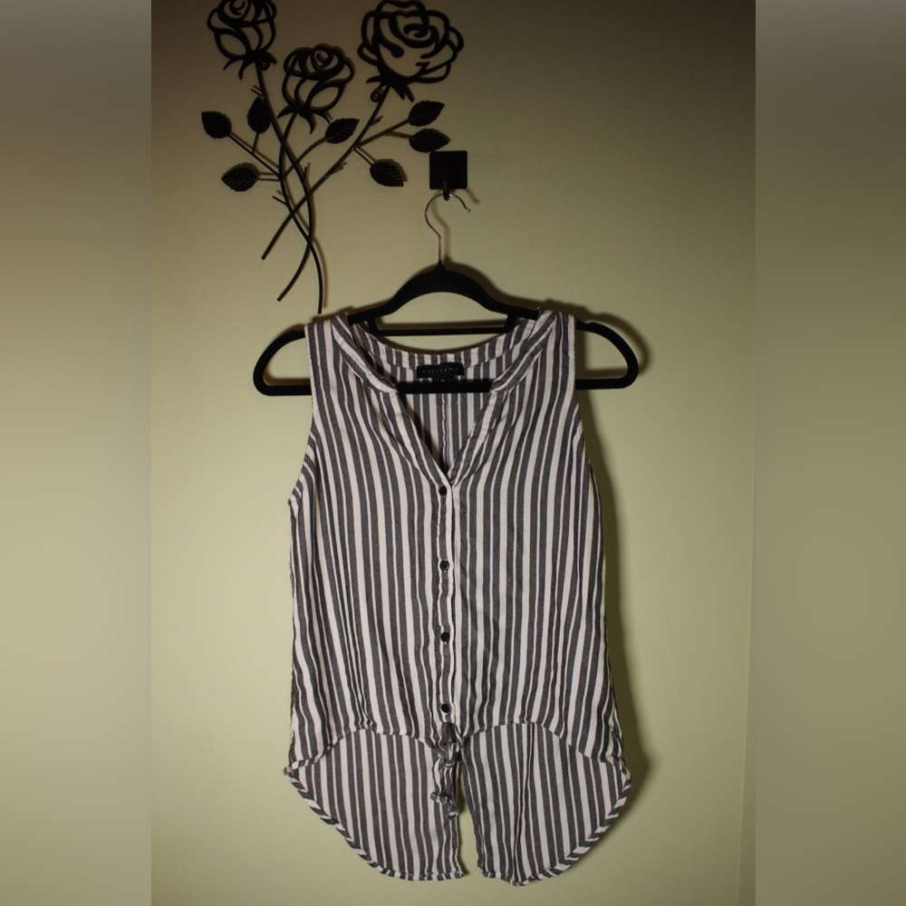 Striped Tie-Front Sleeveless Blouse - Black & White
